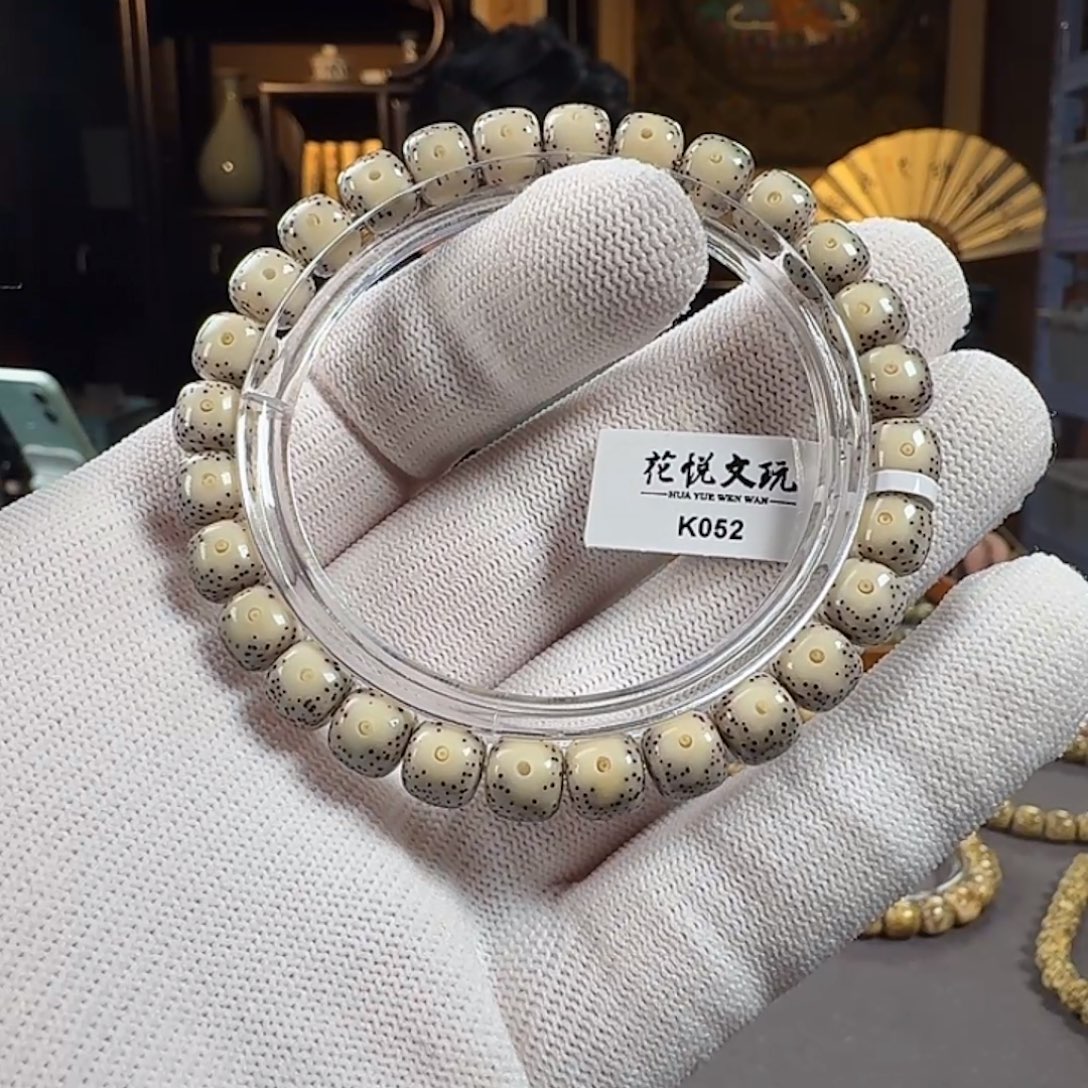 手串星月菩提8x7 瓷白半壁月留白 K052