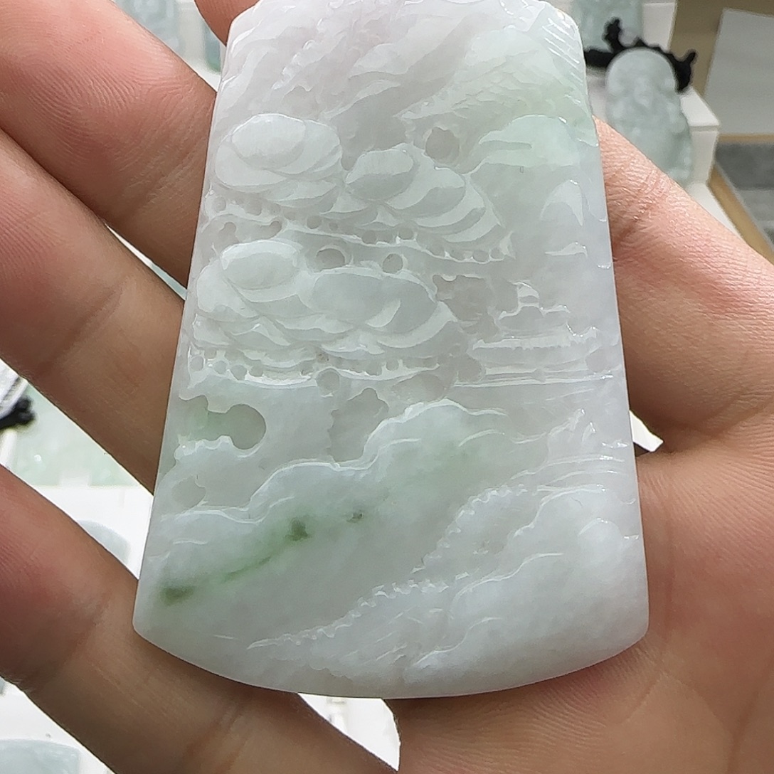 赵***赵翡翠未镶嵌颈饰翡翠