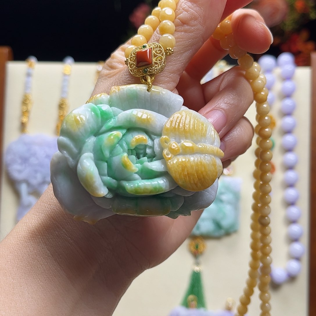 翡翠颈饰未镶嵌天然翡翠