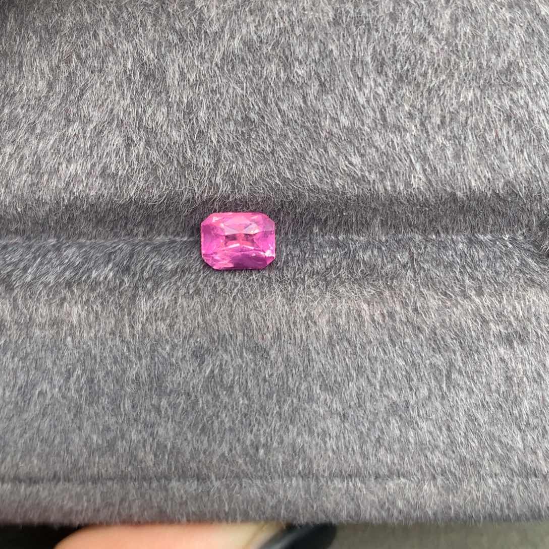 裸石未镶嵌尖晶石无烧马亨盖天鹅绒1.09ct吉尔德