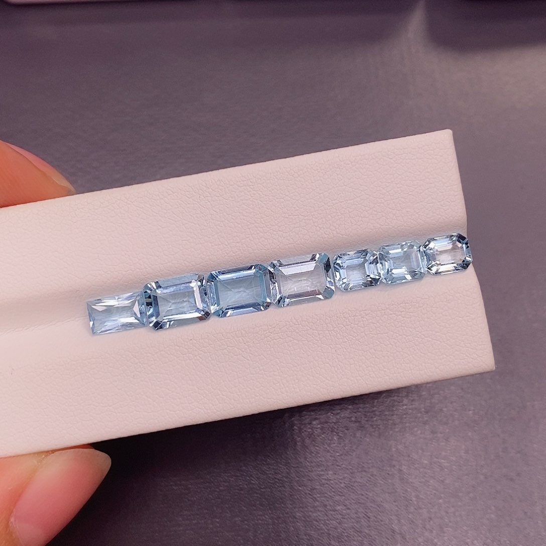 裸石海蓝宝石300一克拉，仅供展示，挑好上定向