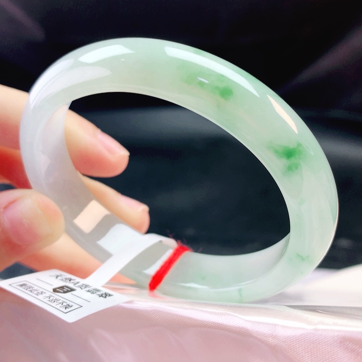 翡翠未镶嵌手镯55贵妃