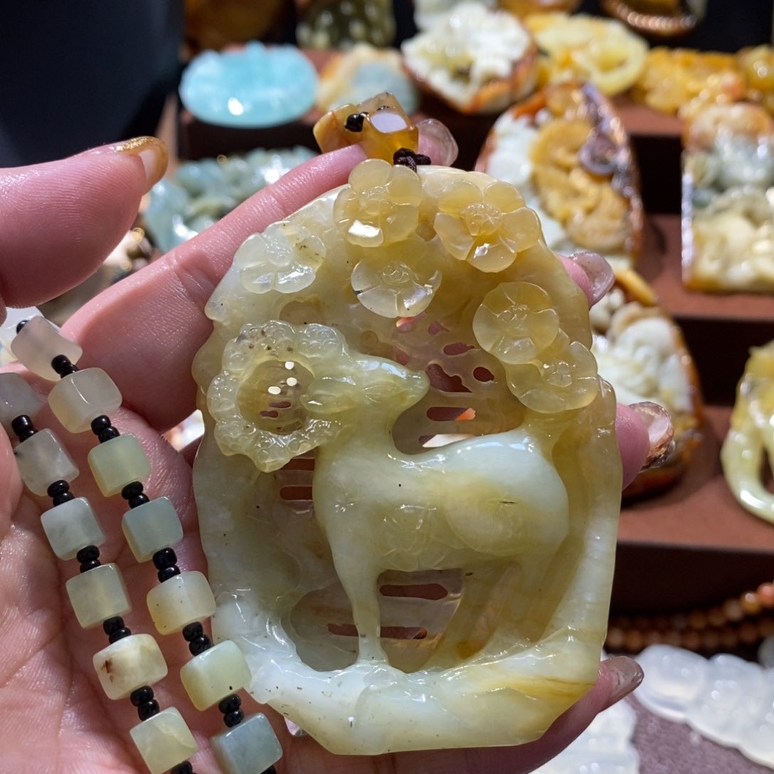 蛇纹石玉颈饰未镶嵌