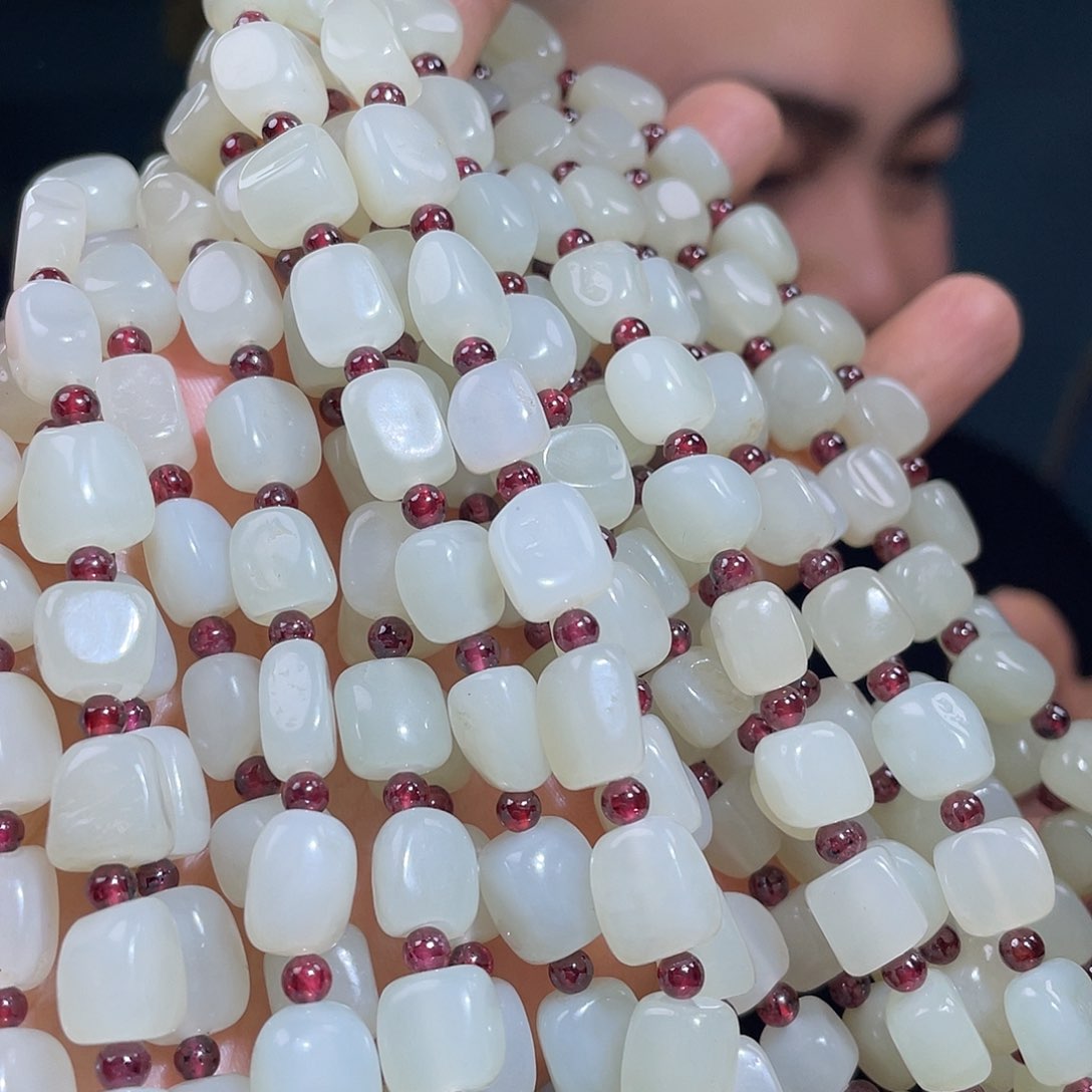 和田玉未镶嵌颈饰多样性发一件