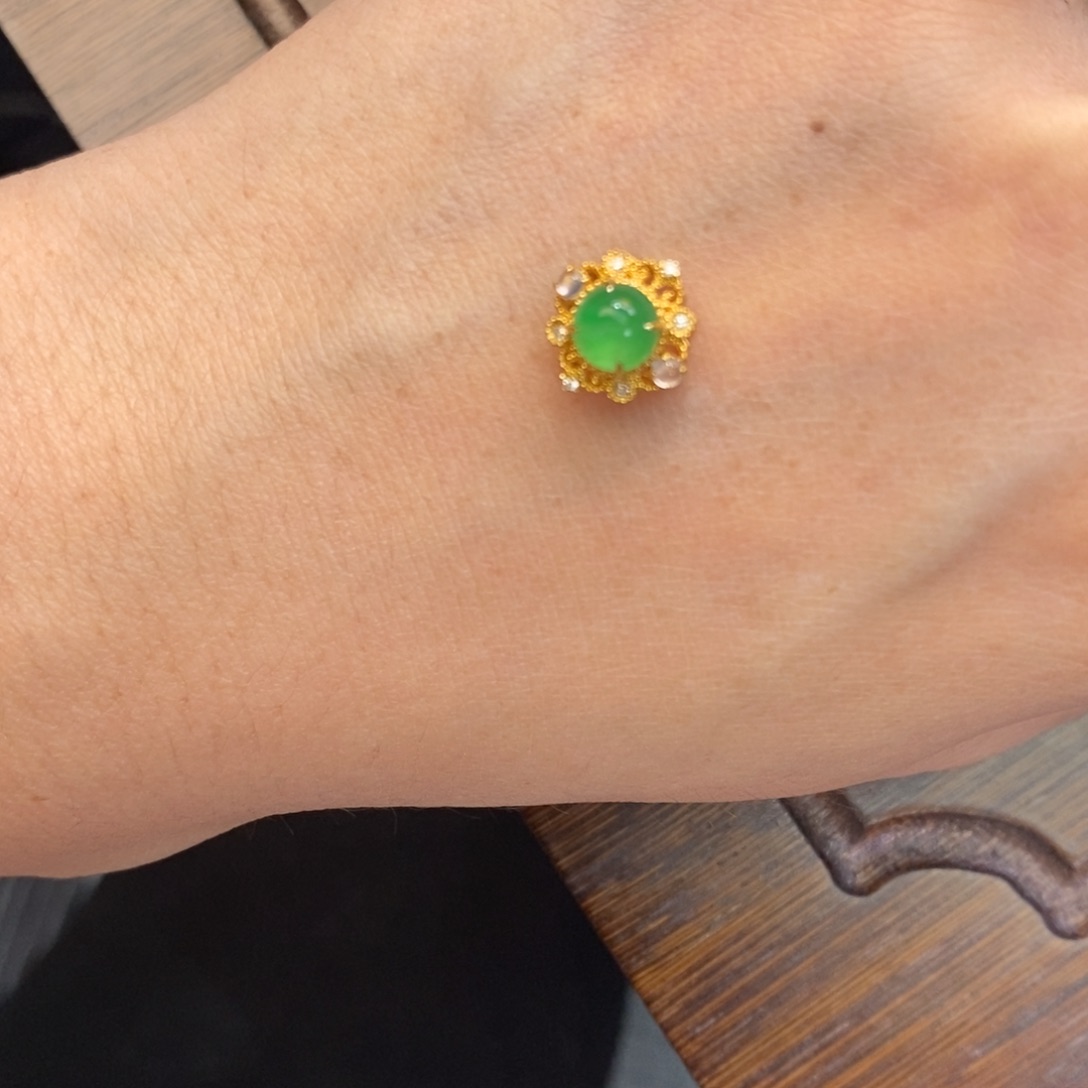 这***罪翡翠18K金镶嵌颈饰翡翠