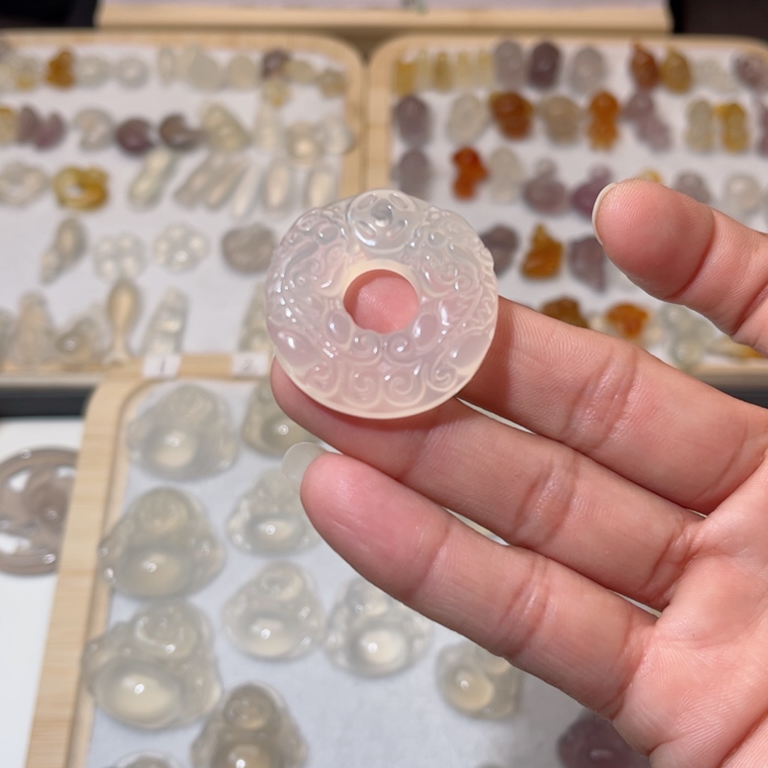 玛瑙/玉髓颈饰合金草****?