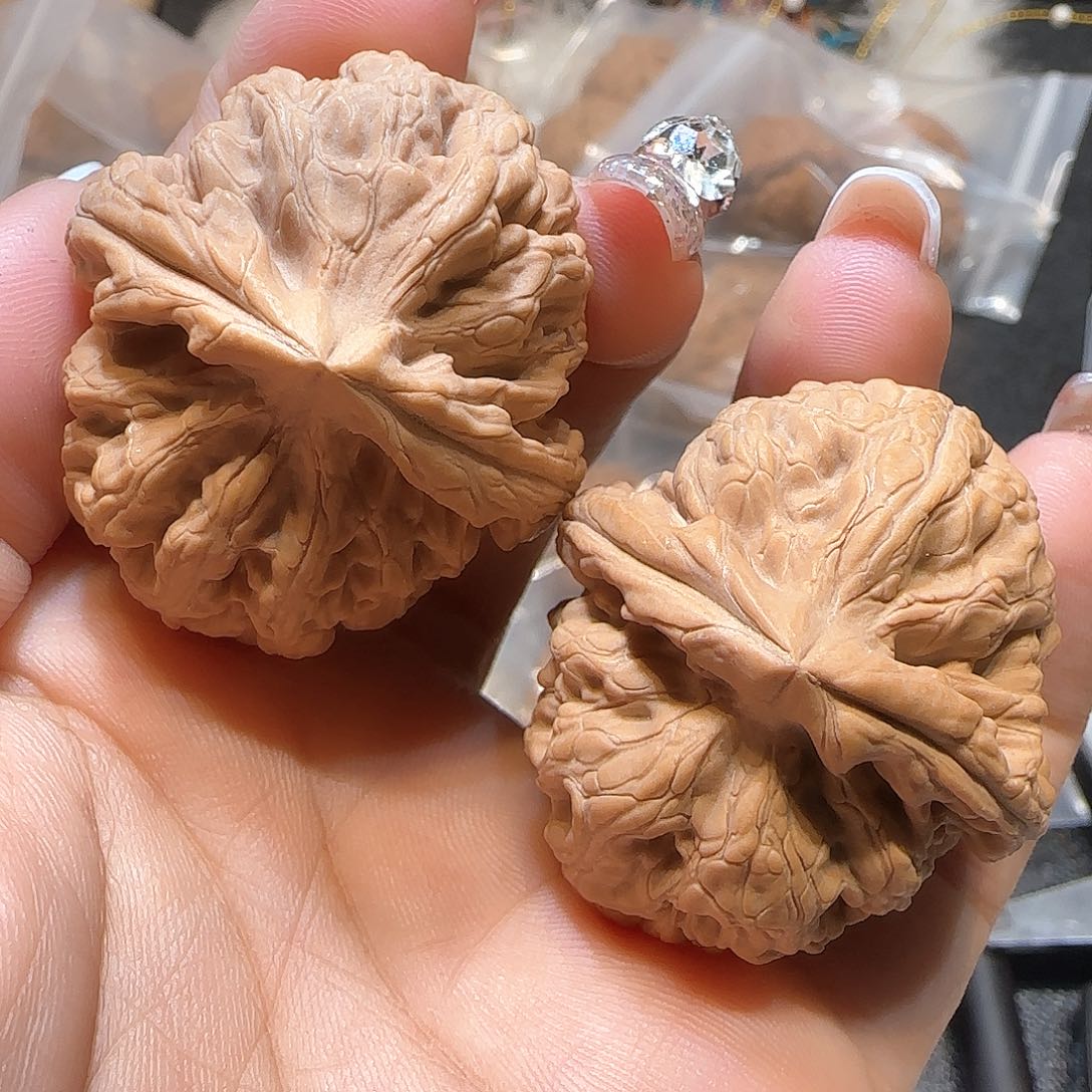 文玩核桃吊坠43红锦鲤