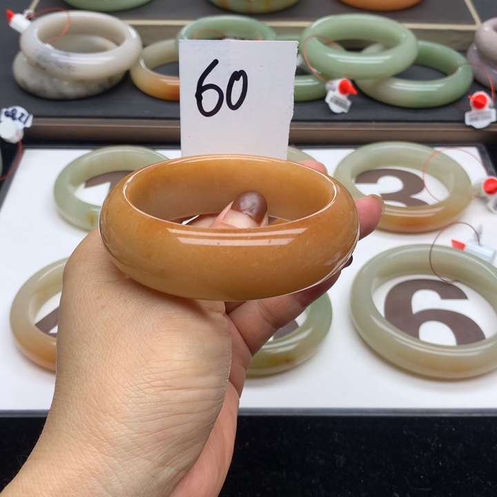 未镶嵌手镯石英质玉