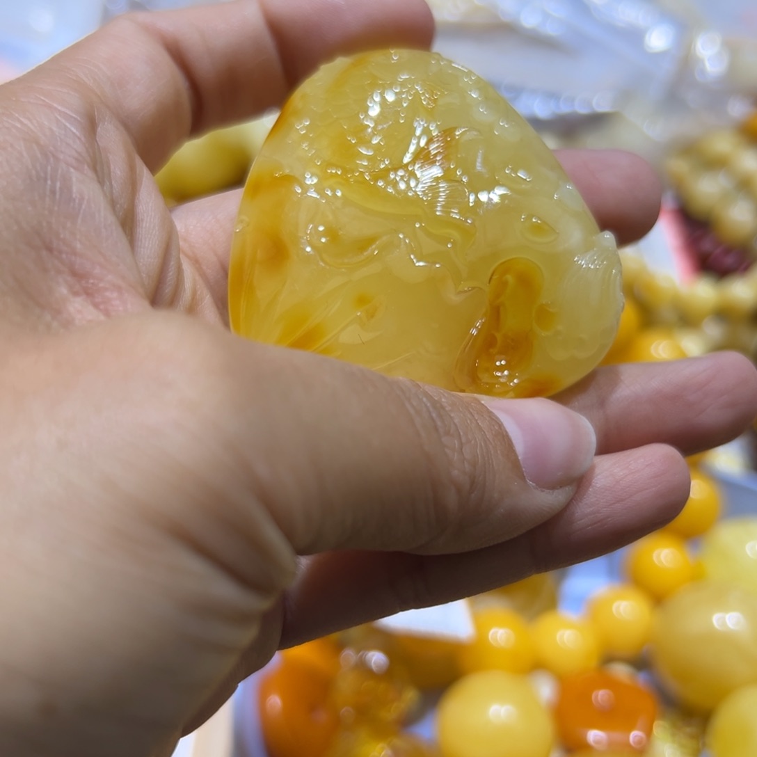 琥珀珠宝奇石未镶嵌
