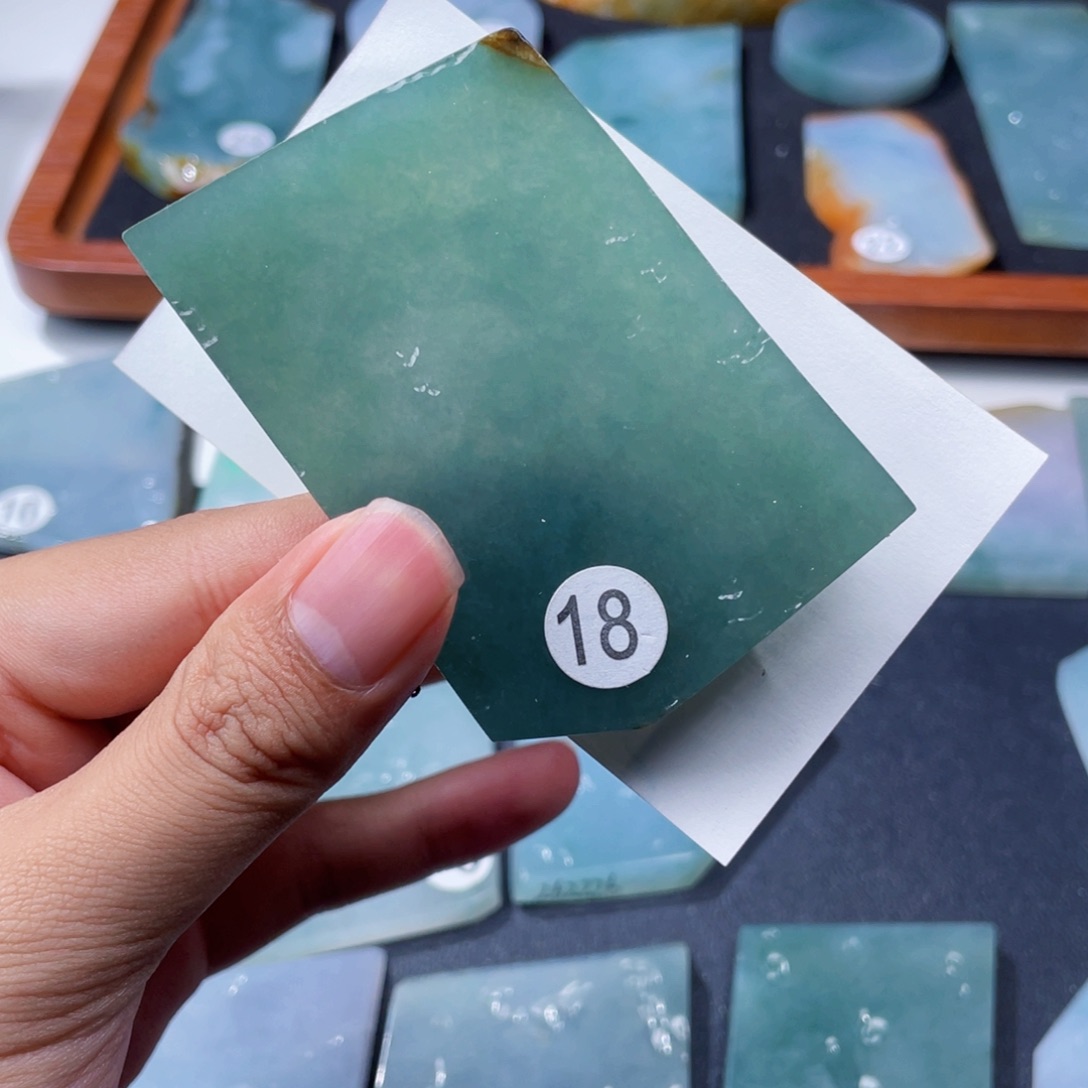 用***7定制翡翠未镶嵌牌子料