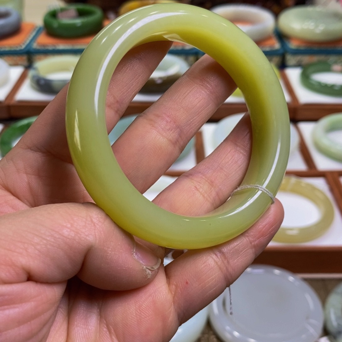 和田玉手镯未镶嵌新疆若羌黄口55.56