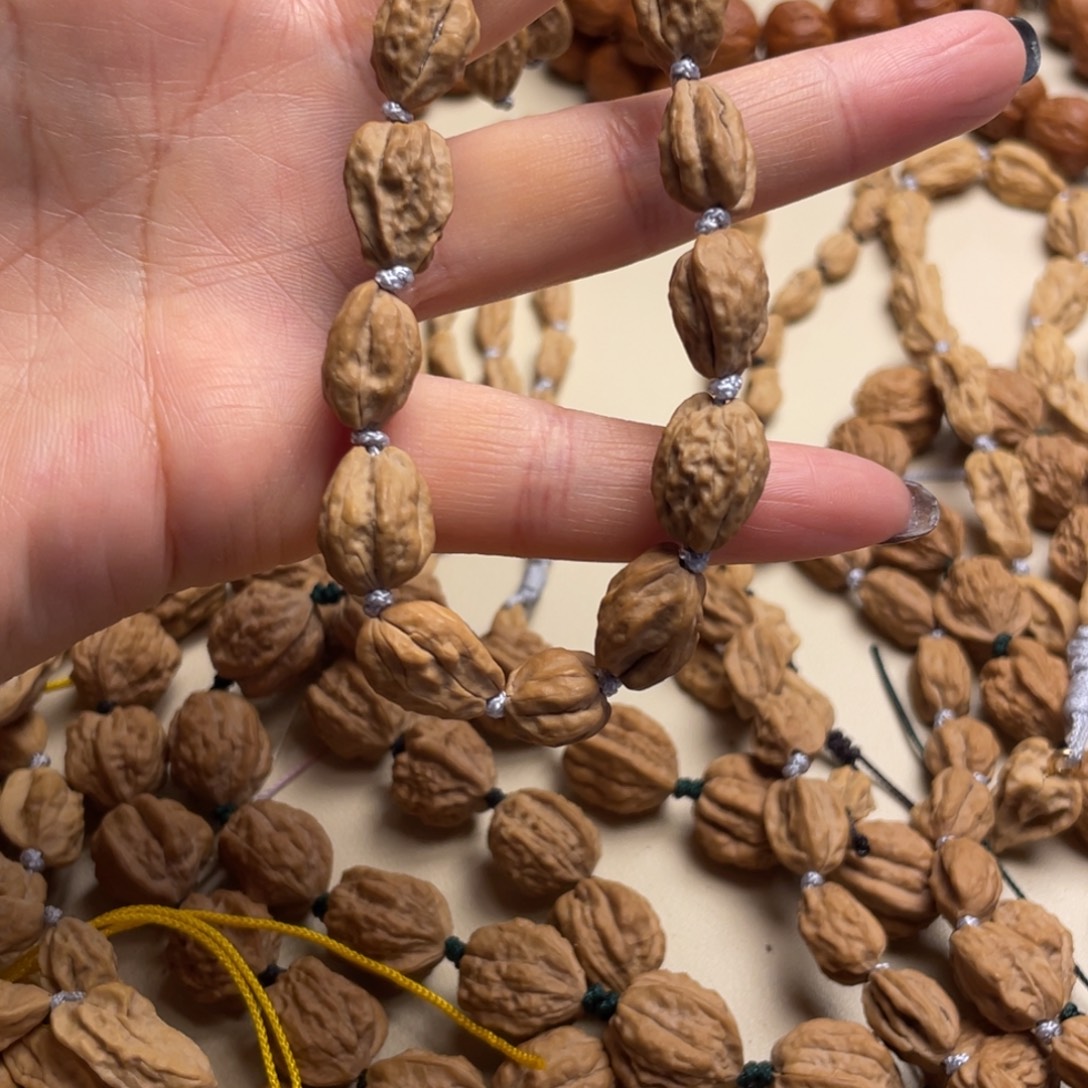 K***n吊坠文玩核桃异形