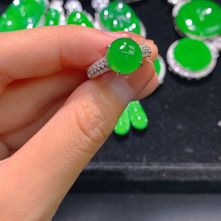 翡翠银S925镶嵌戒指一个