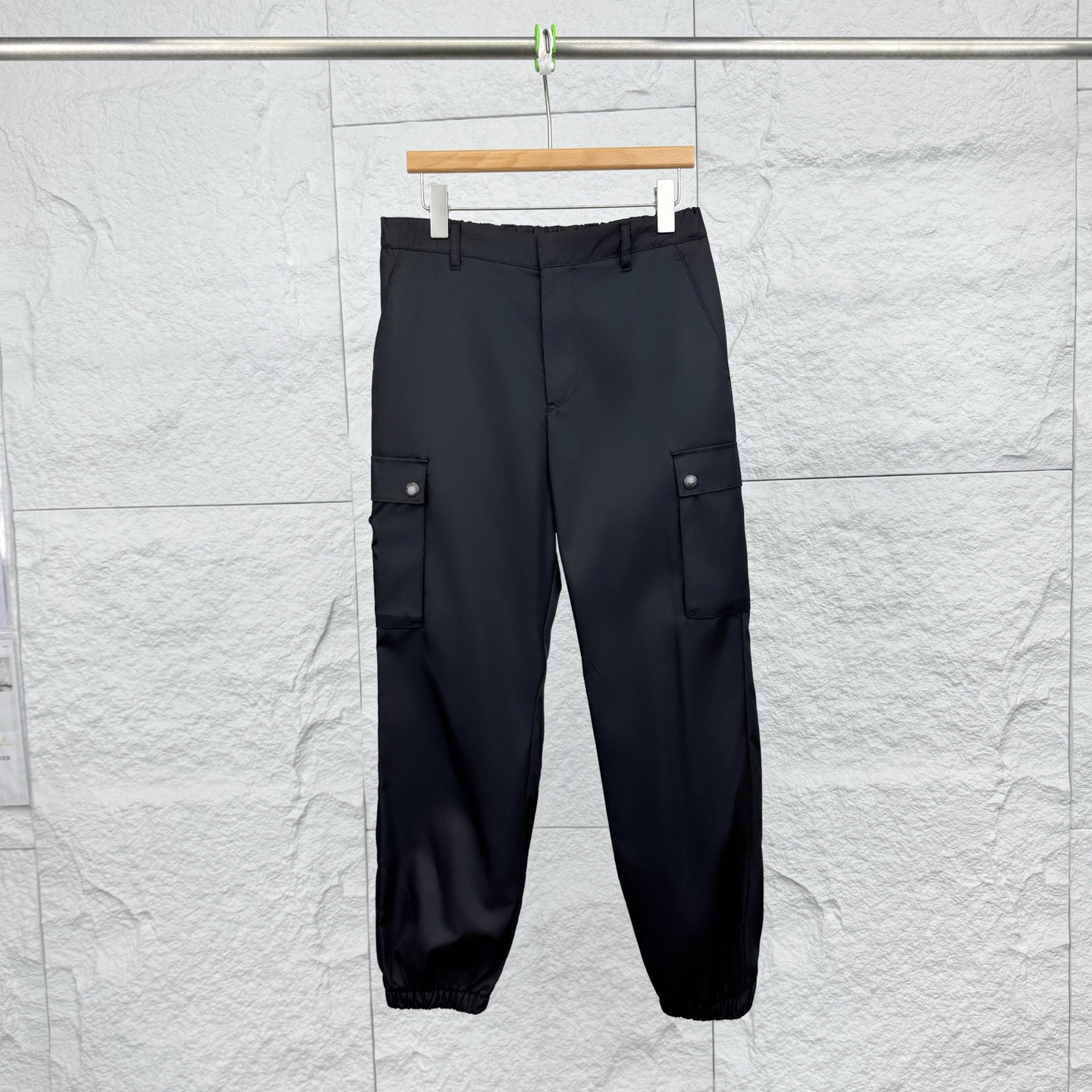99新 Prada/普拉达 48码/金属logo休闲束脚裤/16475718
