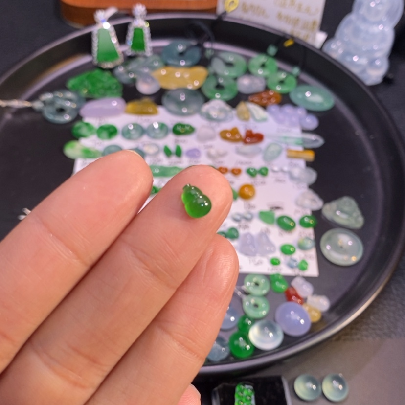 【闪购商品】翡翠挂件未镶嵌葫芦