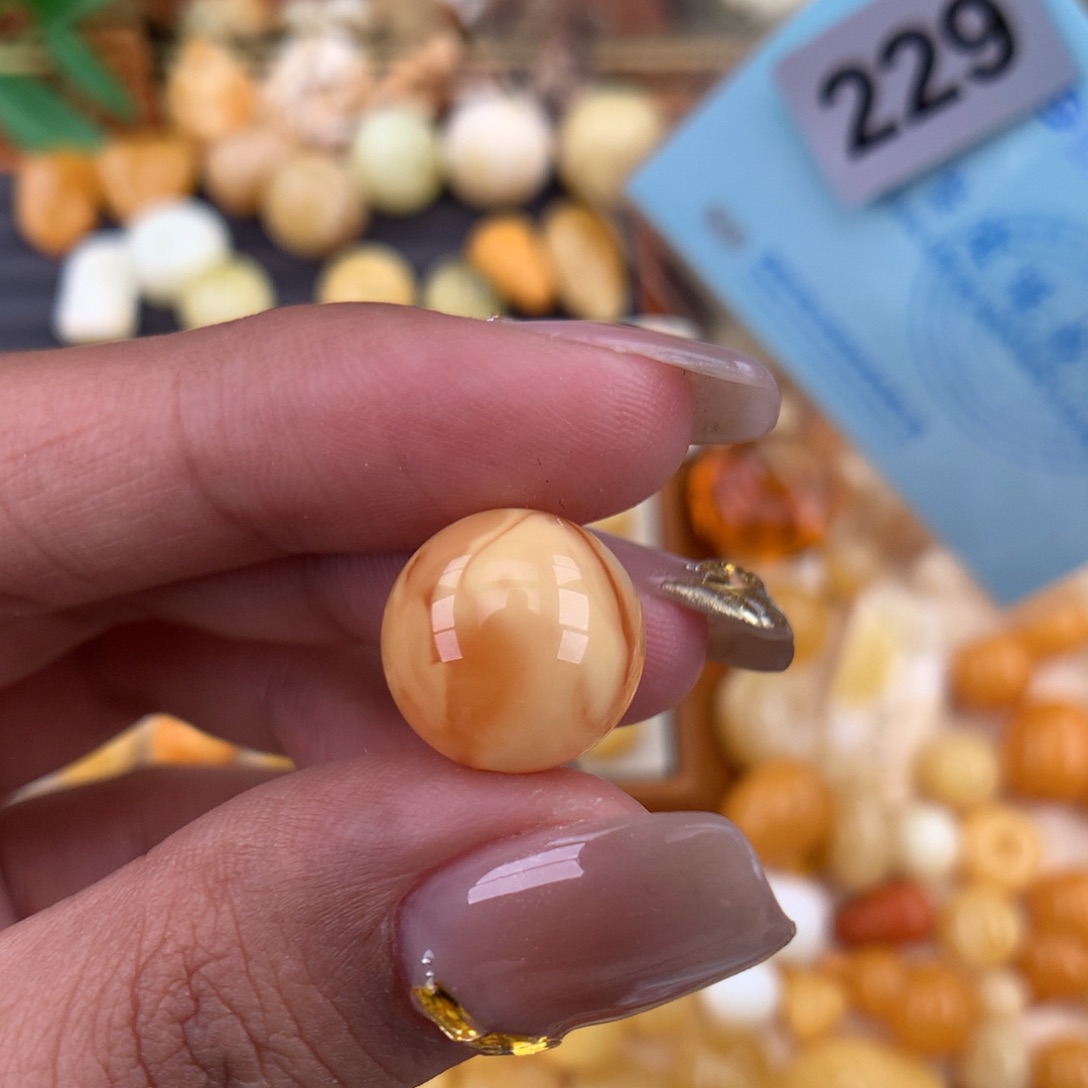 琥珀珠宝奇石未镶嵌13.5