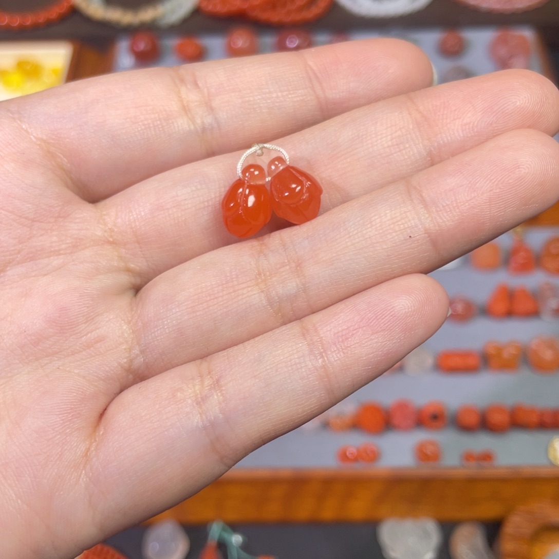 秋***雨南红玛瑙未镶嵌冰红玉兰花一对