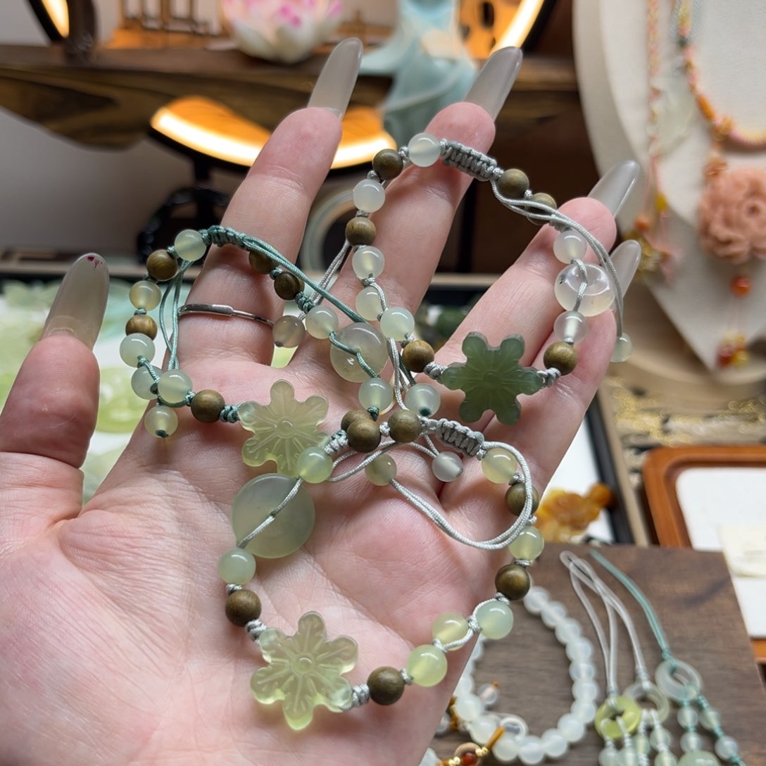 【闪购商品】未镶嵌蛇纹石玉颈饰雪花手链