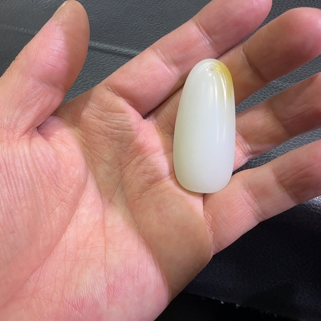 和田玉未镶嵌吊坠(赠链)