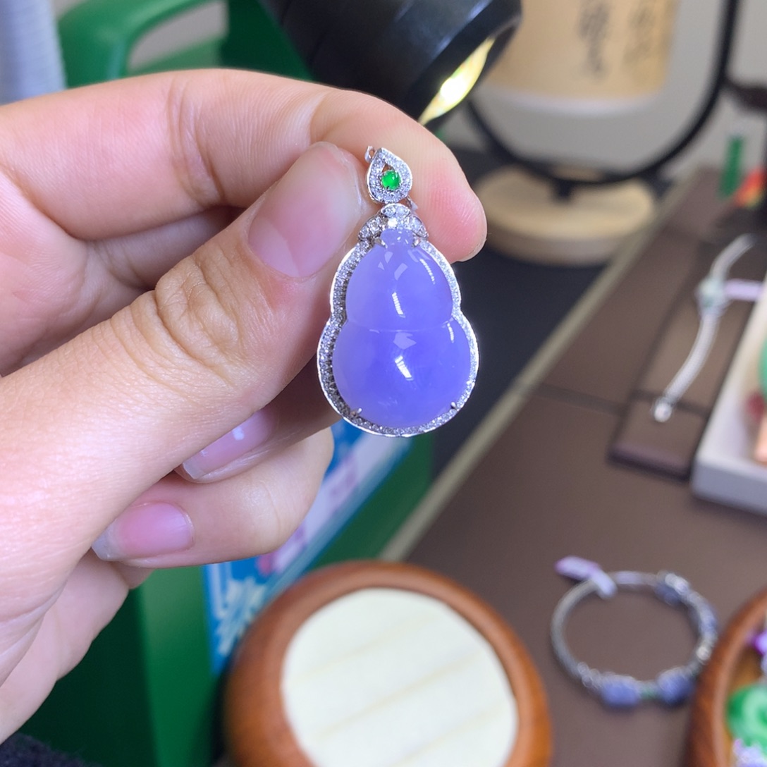 翡翠颈饰18K金镶嵌翡翠