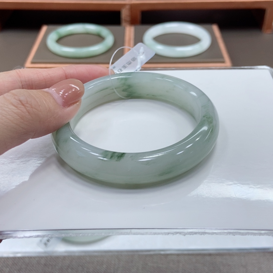 石英质玉手镯未镶嵌?****贝