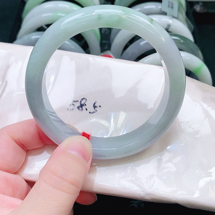 翡翠未镶嵌手镯0206