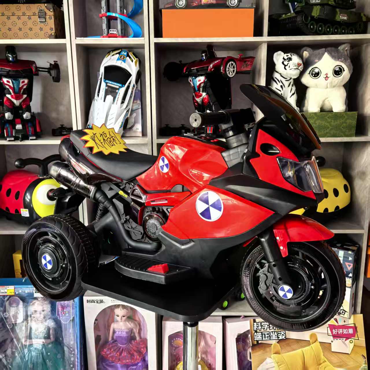 新款音乐灯光儿童电动摩托车1-5岁可做人充电科学实验三轮车