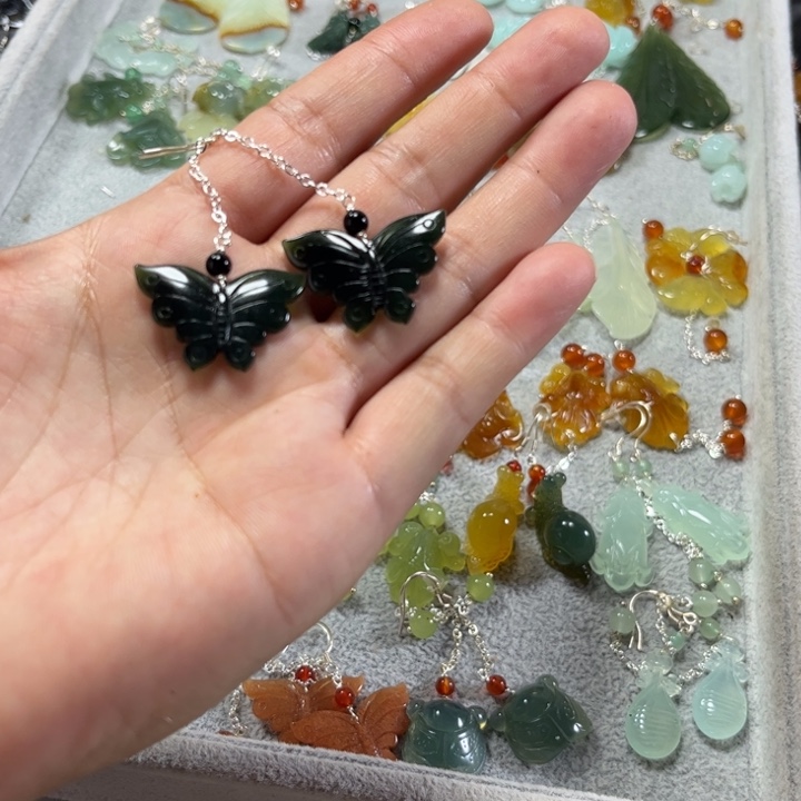 蛇纹石玉合金耳饰