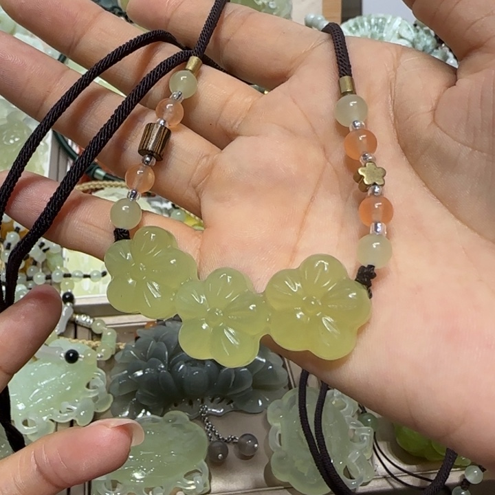 蛇纹石玉吊坠未镶嵌