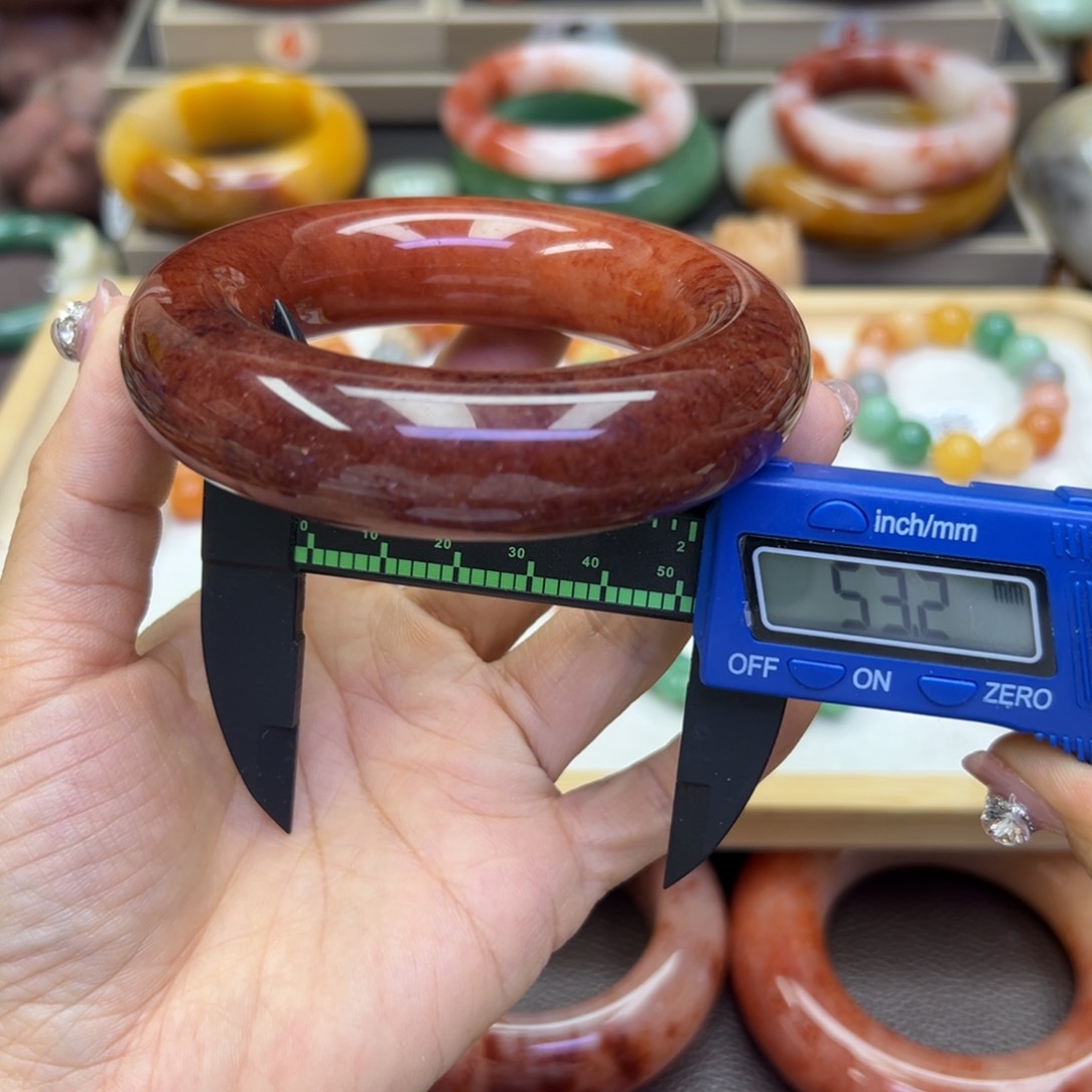 未镶嵌手镯石英岩玉