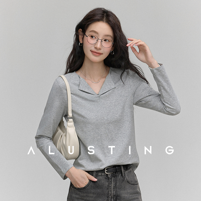 艾路丝婷2025年秋季新款小V翻领上衣休闲纯色减龄长袖T恤女百搭