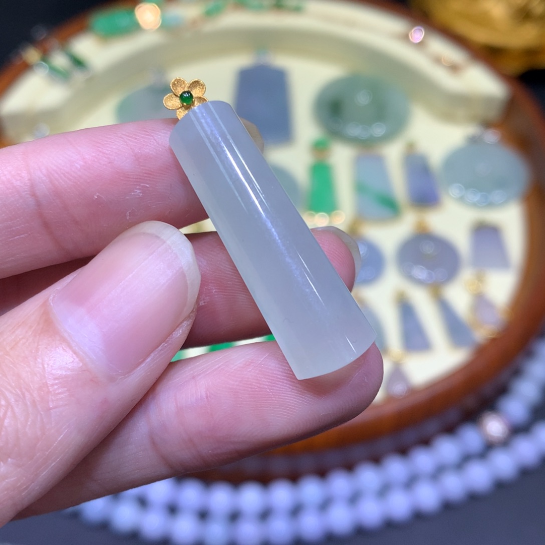 翡翠吊坠(不含链)18K金镶嵌