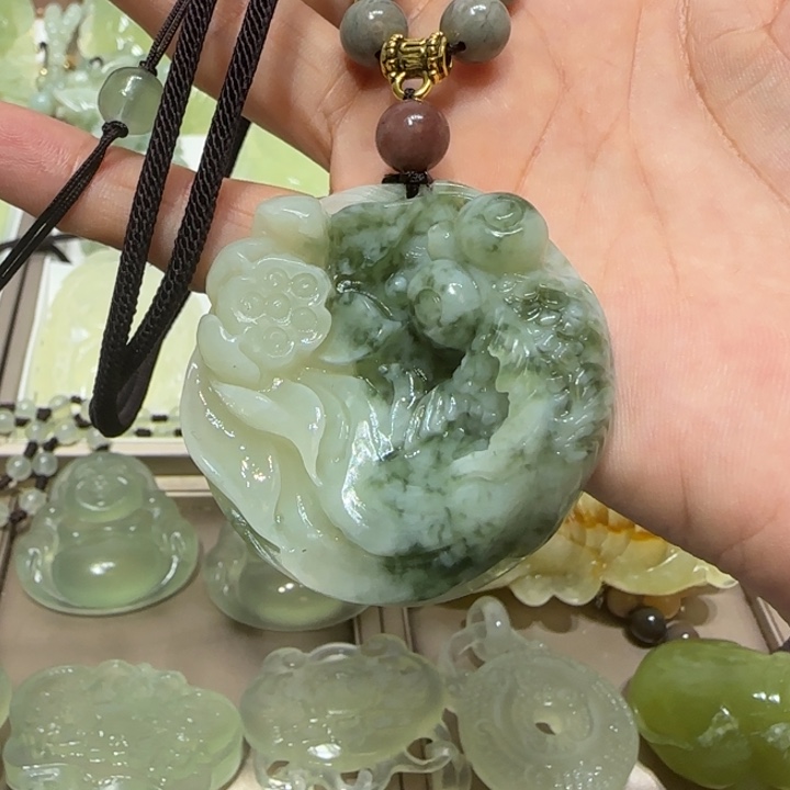 蛇纹石玉吊坠未镶嵌