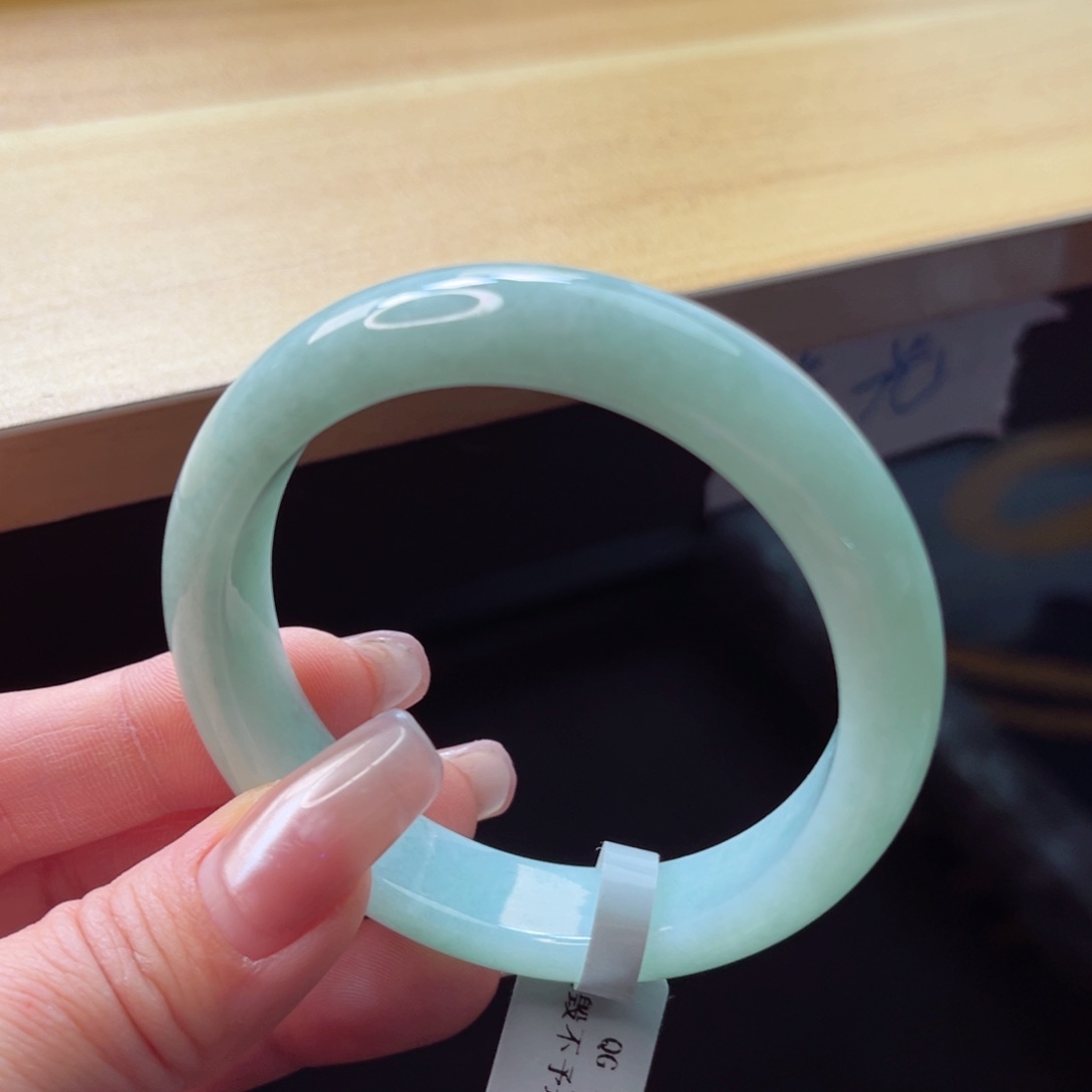 翡翠手镯未镶嵌手镯