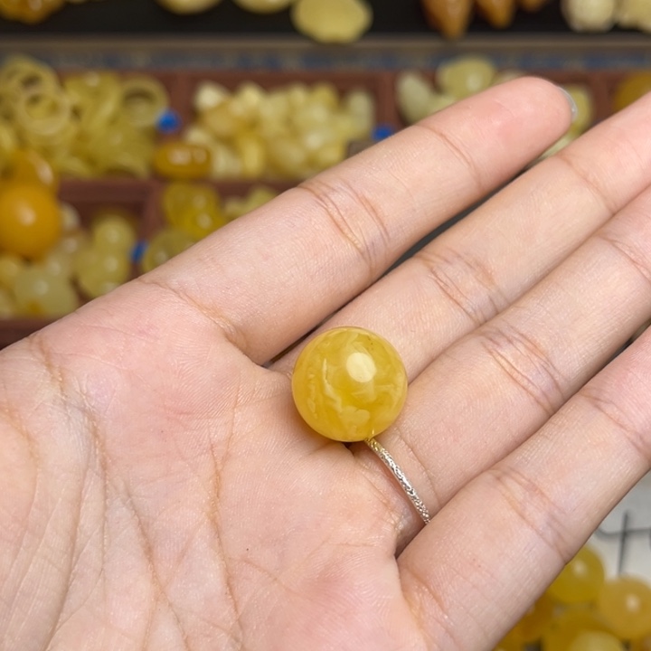 L***o蜜蜡未镶嵌珠宝奇石鸡油红满蜡妖花圆珠微瑕