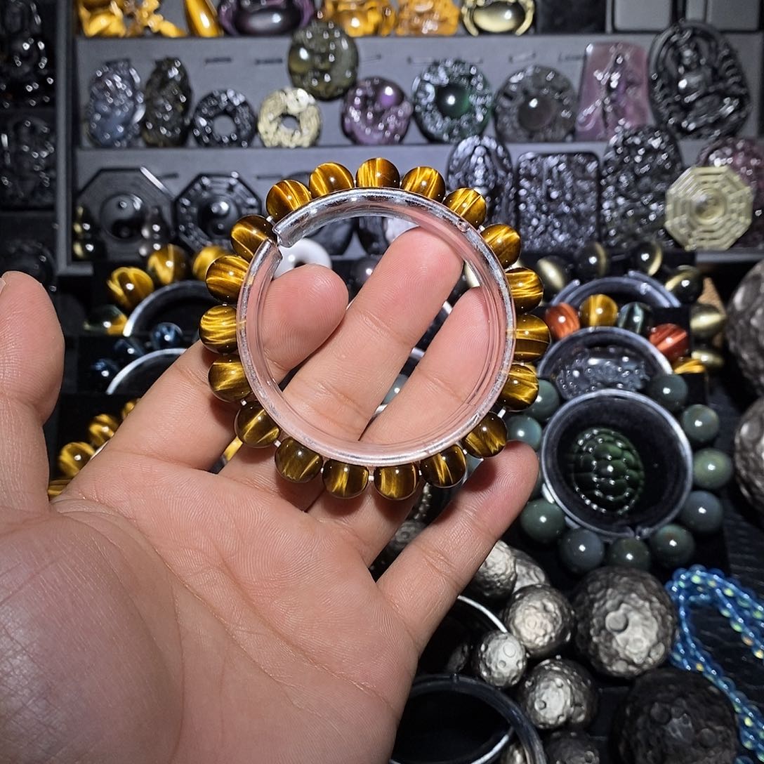 .****木变石（虎睛石）未镶嵌手链