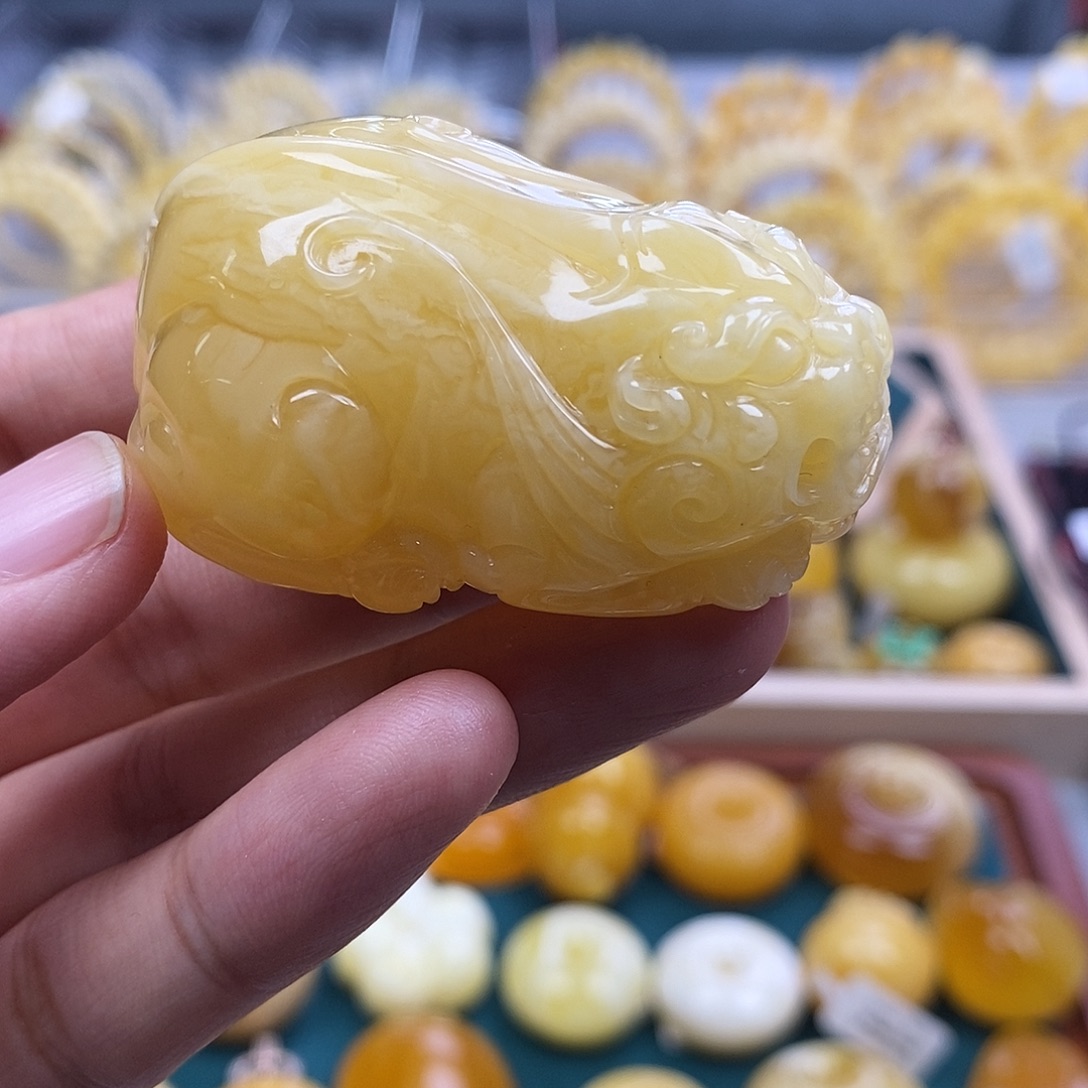 未镶嵌琥珀珠宝奇石31.06白花蜡貔貅吊坠