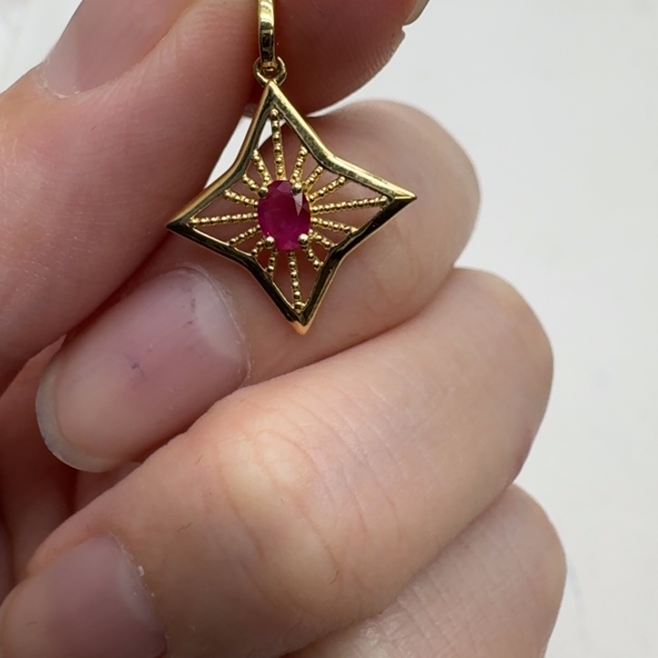 红宝石颈饰18K金镶嵌