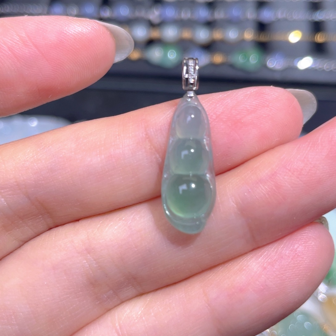 颈饰18K金镶嵌翡翠翡翠