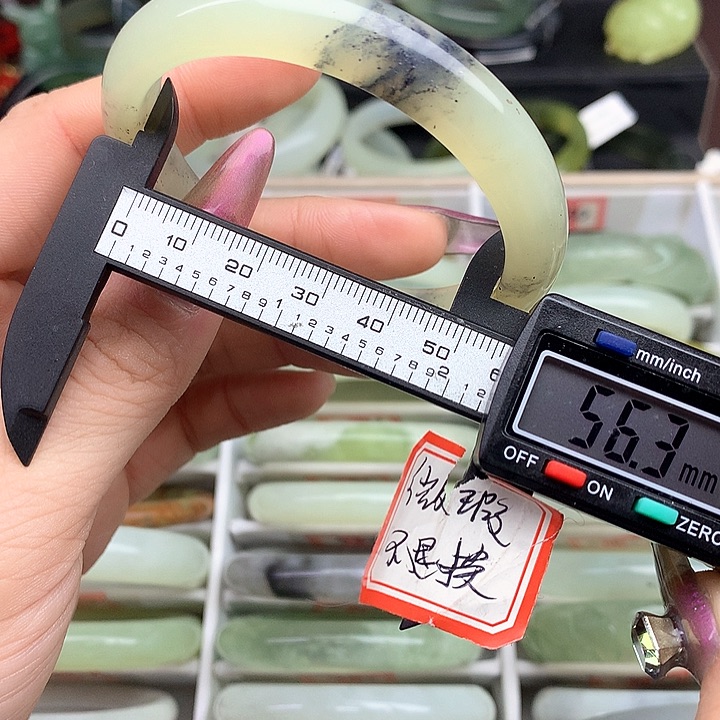 蛇纹石玉手镯未镶嵌560