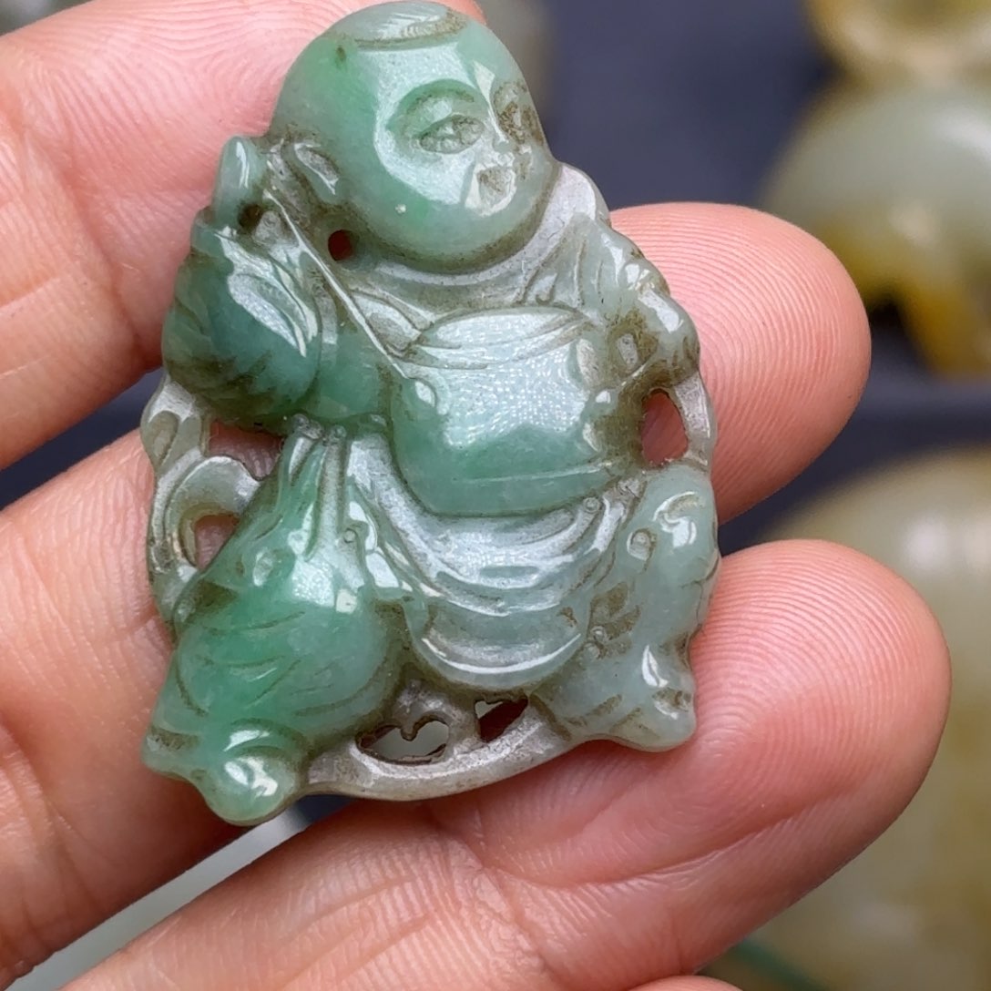 翡翠挂件未镶嵌童子