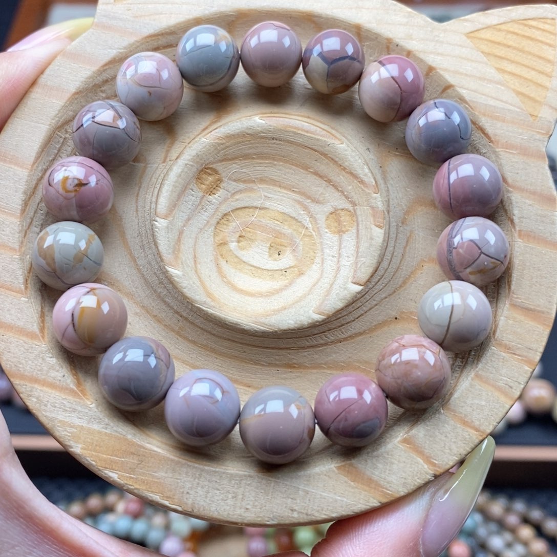 石英质玉手链未镶嵌擒****?