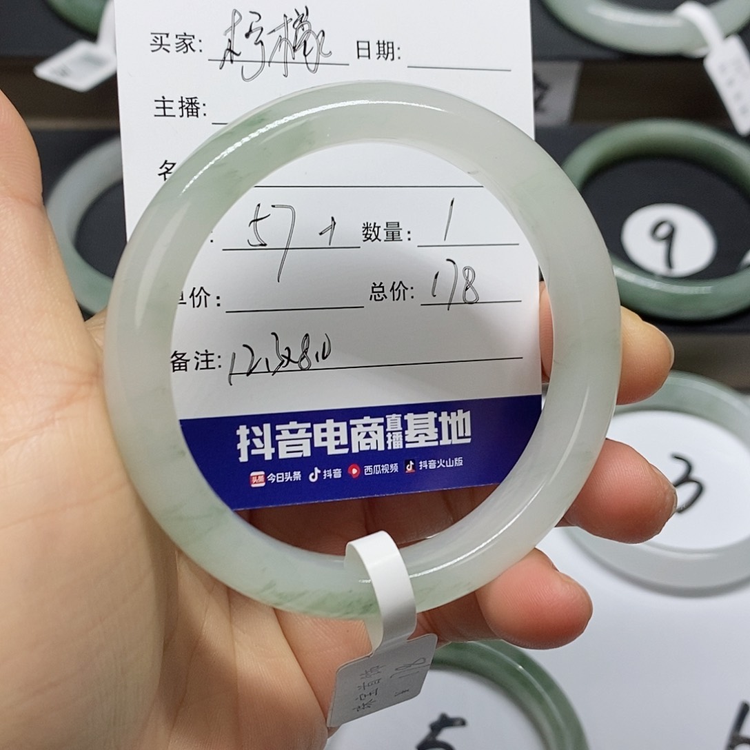 石英质玉手镯未镶嵌柠*