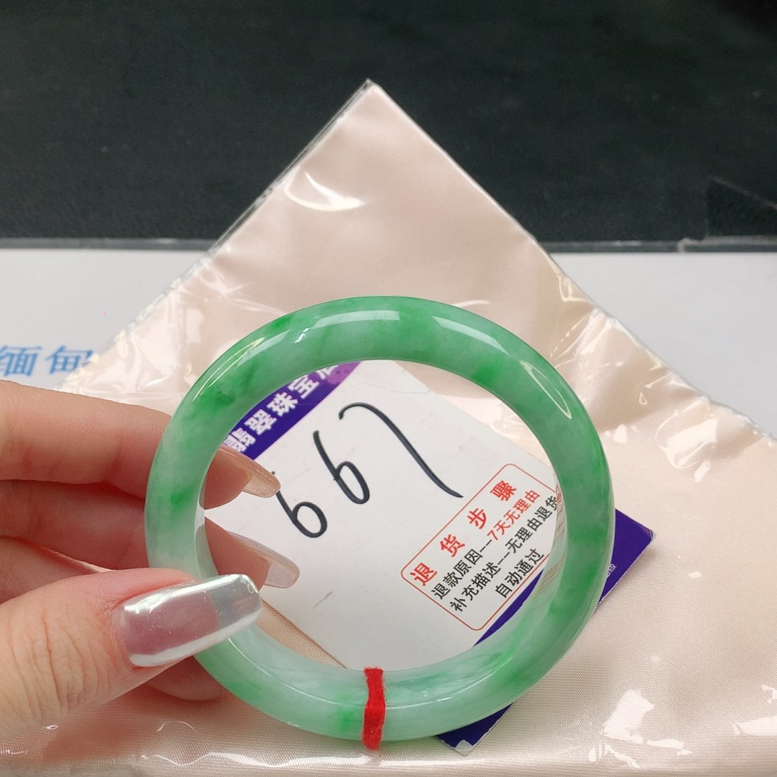 翡翠手镯未镶嵌翡翠手镯