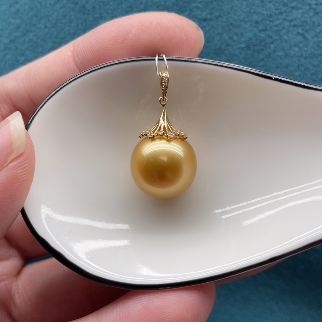 18K金镶嵌海水珍珠吊坠(不含链)12.9mm