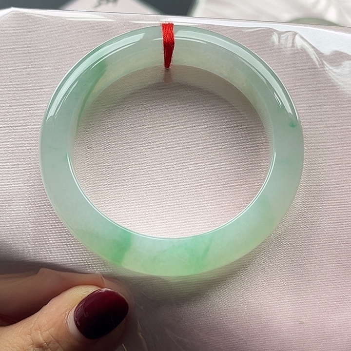 翡翠未镶嵌手镯53.4。