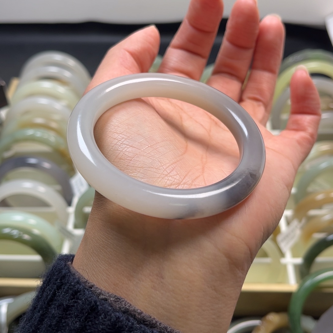 和田玉未镶嵌手镯54.2圈