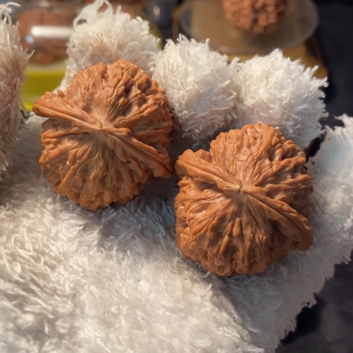 文玩核桃吊坠40白狮子