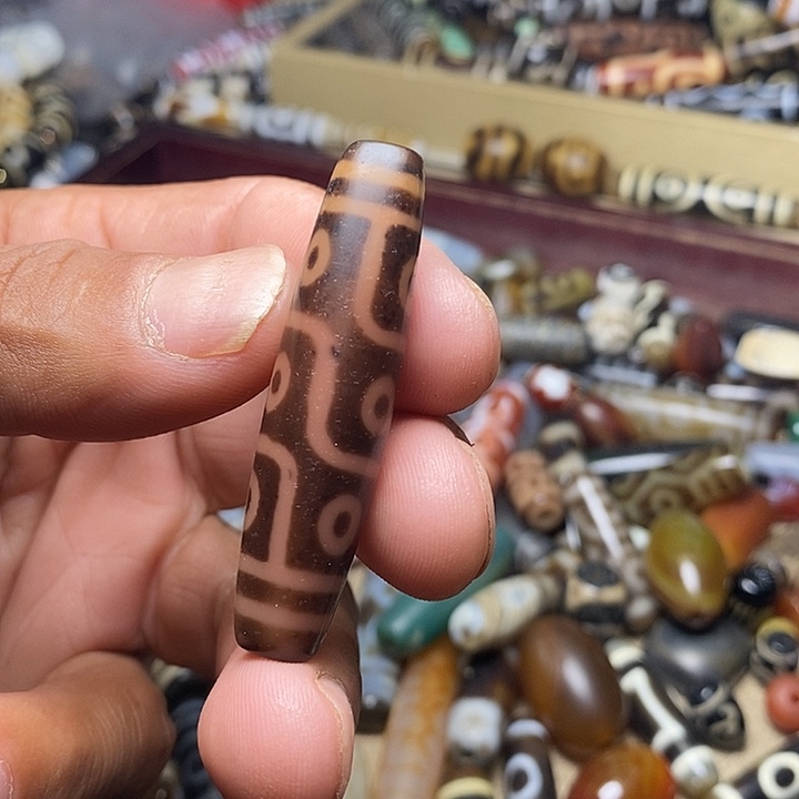 天然辰砂玛瑙珠子