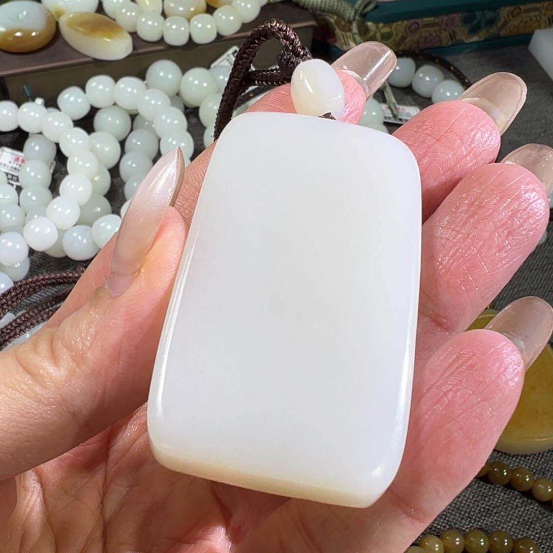 和田玉颈饰未镶嵌如**动